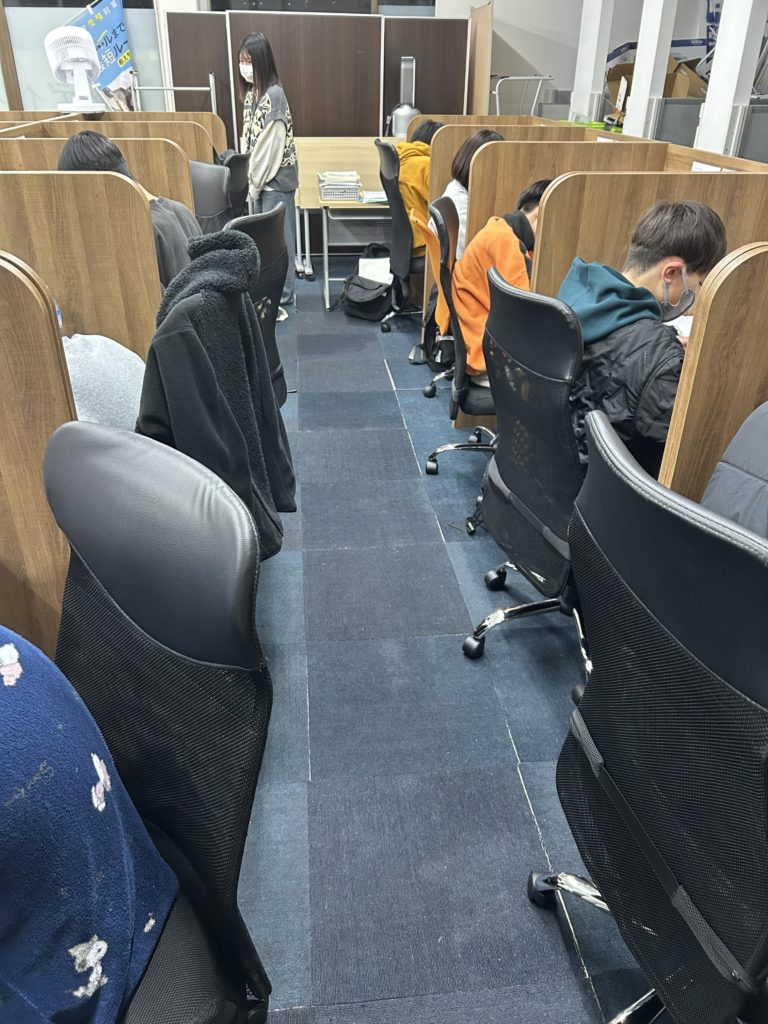 福井で時間無制限の個別指導を行う学習塾スタディハウスの教室風景